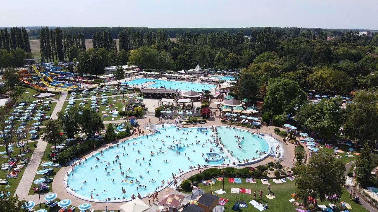 Rivapark Appartement Dunajská Streda Buitenkant foto